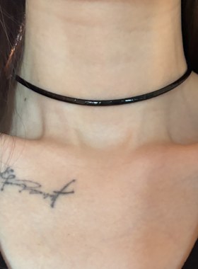 [楼哈哈]原创设计黑色choker简约百搭蛇纹亮面项圈短款锁骨链颈带