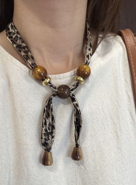 [楼哈哈]韩系秋冬配饰项链豹纹丝巾系脖高级感长款串珠颈链装饰
