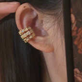 楼哈哈 轻奢小众蛇形锆石耳夹无耳洞满钻高级感耳骨夹方圆脸耳环