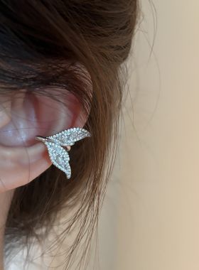 [楼哈哈]爆闪精致女士无耳洞美人鱼尾耳骨夹小众轻奢锆石耳夹新款