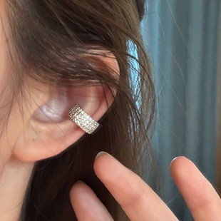 [楼哈哈]小众设计感基础百搭耳夹无耳洞爆闪锆石满镶耳骨夹2025新