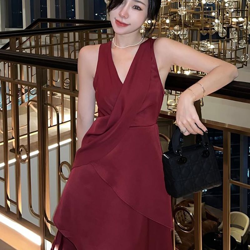 여름 여성을위한 여름 슬리밍 롱 스커트를위한 작은 사람들을위한 프랑스 하이 엔드 라이트 럭셔리 햅번 스타일 민소매 레드 서스펜더 드레스