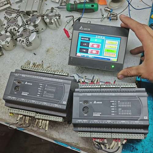 议价台达PLC DVP32ES200R有两个和触摸屏dop-b0维修