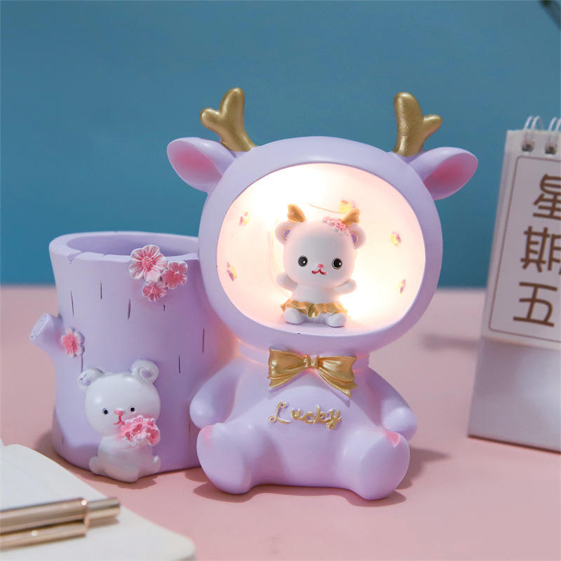 憨态可爱贝拉兔灯网红热款发光办公桌桌面收纳笔筒摆件装饰摆件
