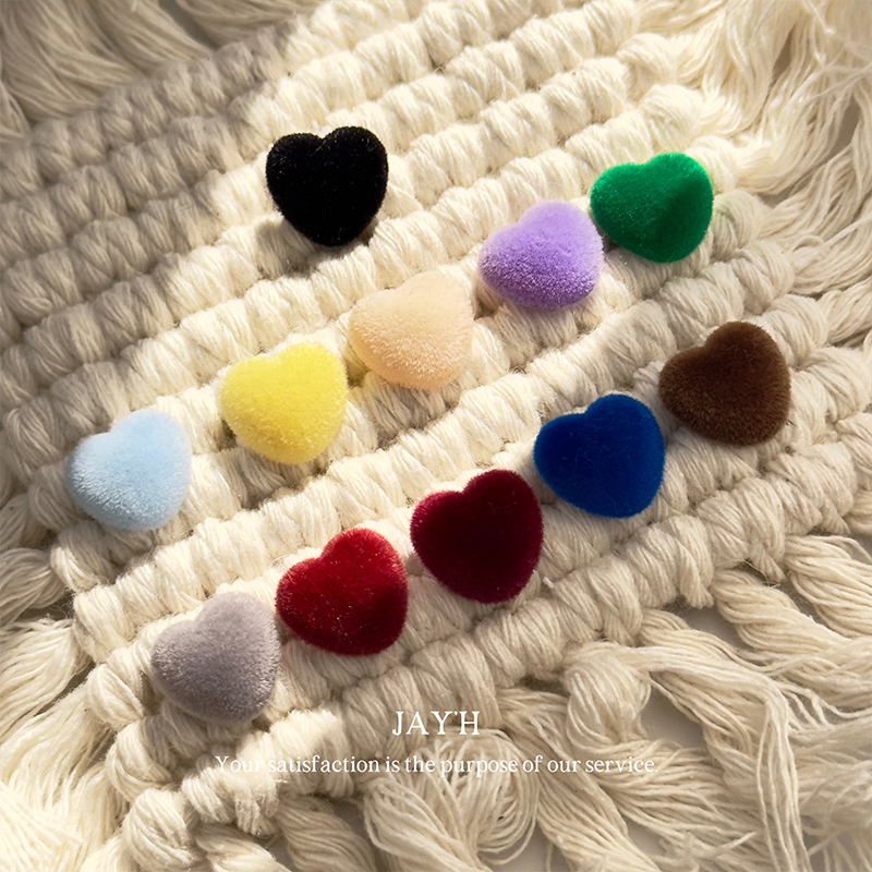 爱心植绒毛衣开衫外套彩色纽扣子