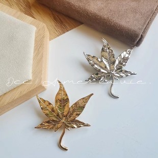 法式复古冷淡风设计感枫叶胸针女男别针高端金属徽章西装大衣配饰