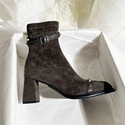 莲花府邸冬季粗高跟女靴气质尖头绒面瘦瘦靴铆钉皮带扣弹力靴短靴