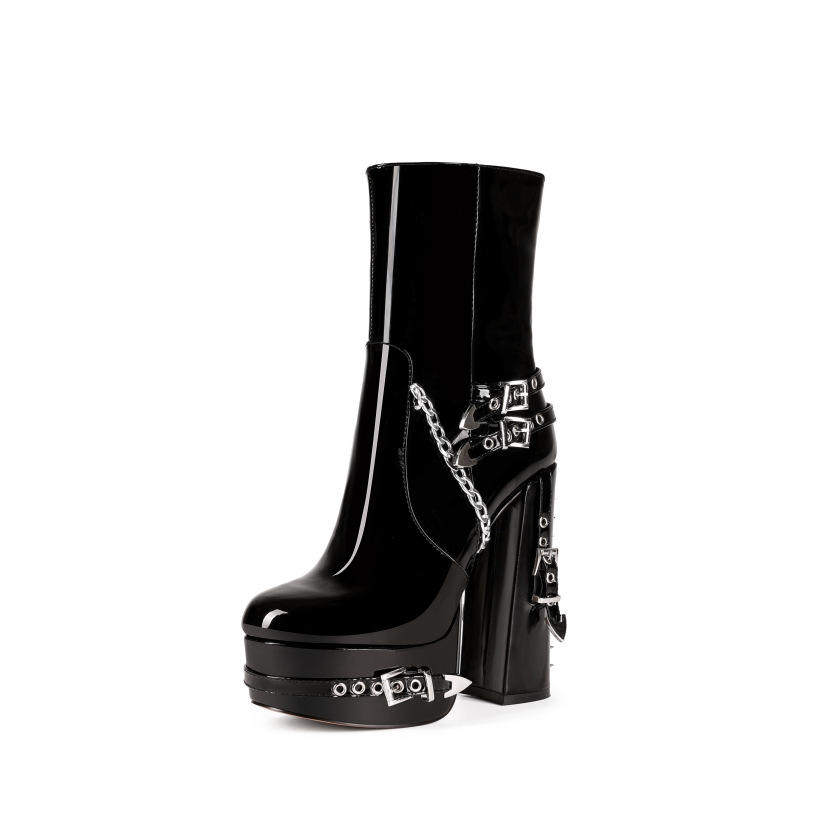 2025春季大码铆钉超高跟大码女短靴夜店走秀性感时装靴哥特风尖头