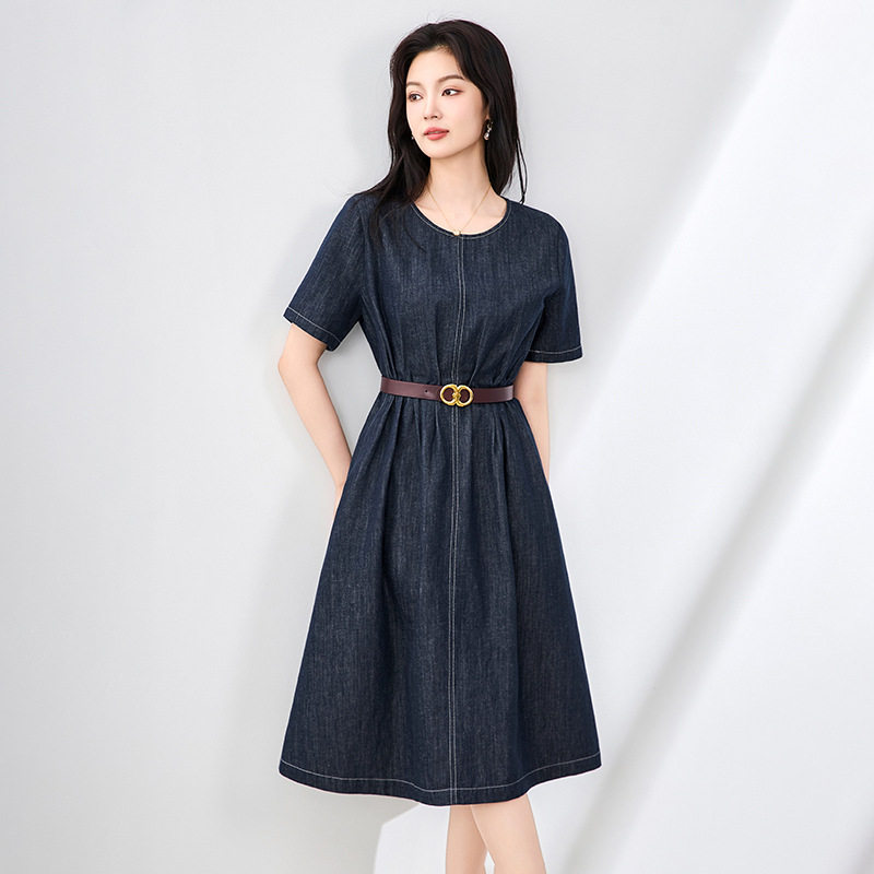 2026夏季女新款牛仔连衣裙褶皱收腰显瘦遮肉大摆短袖圆领优雅裙子