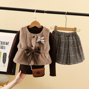 女童秋冬时髦套装2026新款儿童仿皮草马甲宝宝毛衣裙子三件套童装