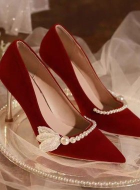红色婚鞋女小码3133不累脚高跟秀禾服婚纱新娘鞋细跟大码41订婚鞋