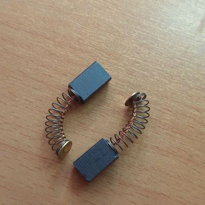 适配五羊本田12寸16寸电链锯碳刷50/51手电钻角磨机炭刷电刷通用