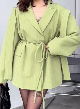 大翻领宽松系带收腰短款西服外套 Waist cinched Suit Jacket