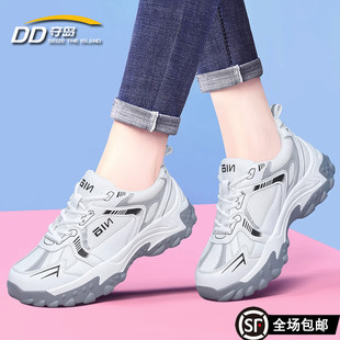 白色厚底老爹鞋女款2026新款春秋旅游轻便鞋子网面透气休闲运动鞋