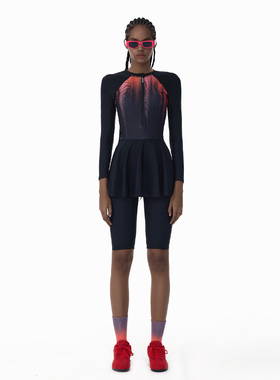 KAMENCA裙式五分裤连体泳衣女火焰渐变保守长袖防晒温泉度假泳装