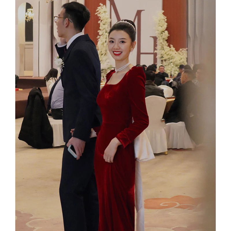 丝绒结婚气质冬季红色敬酒服新娘