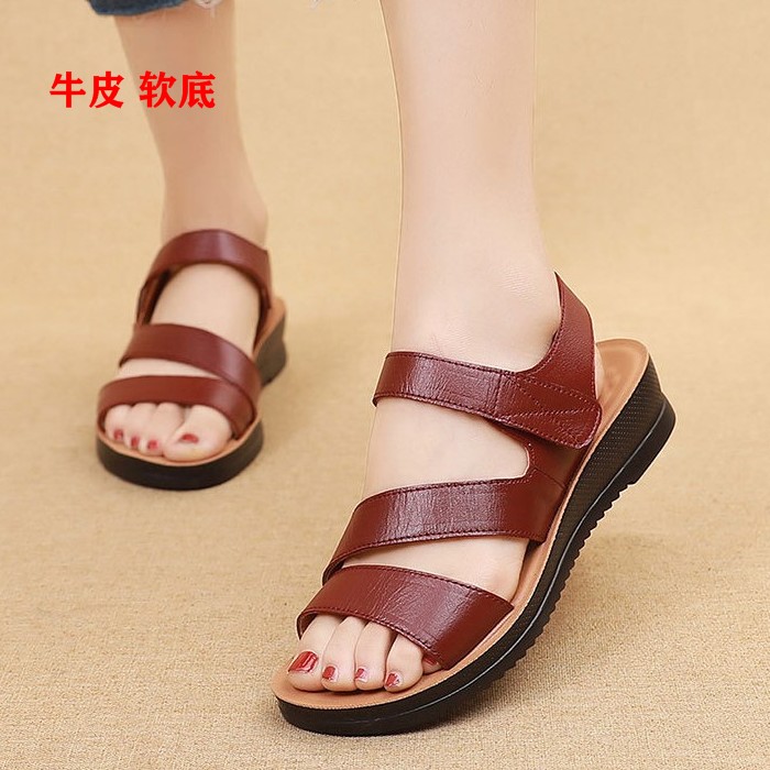 真皮平跟软底中老年人沙滩凉鞋