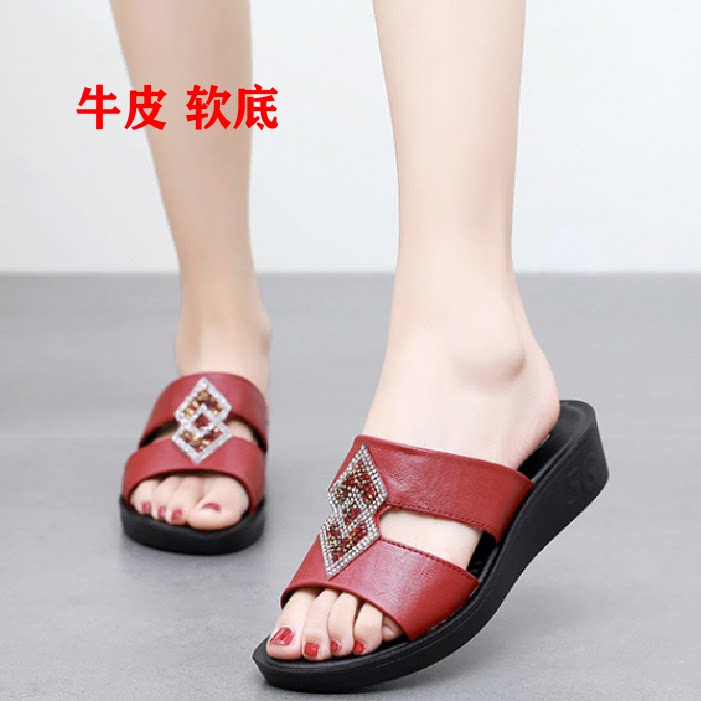 真皮软底防滑坡跟水钻女凉拖鞋