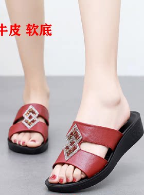 夏季真皮水钻坡跟软底妈妈凉拖