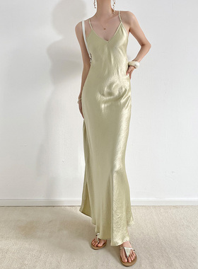 VB法式优雅夏新休闲度假风纯色印花吊带连衣裙露背修身吊带长裙