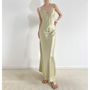 VB法式优雅夏新休闲度假风纯色印花吊带连衣裙露背修身吊带长裙