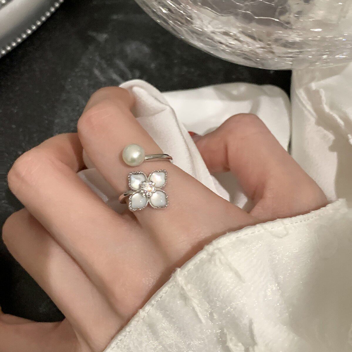 韩版贝母四叶草珍珠戒指女简约小众设计感食指戒开口可调百搭指环