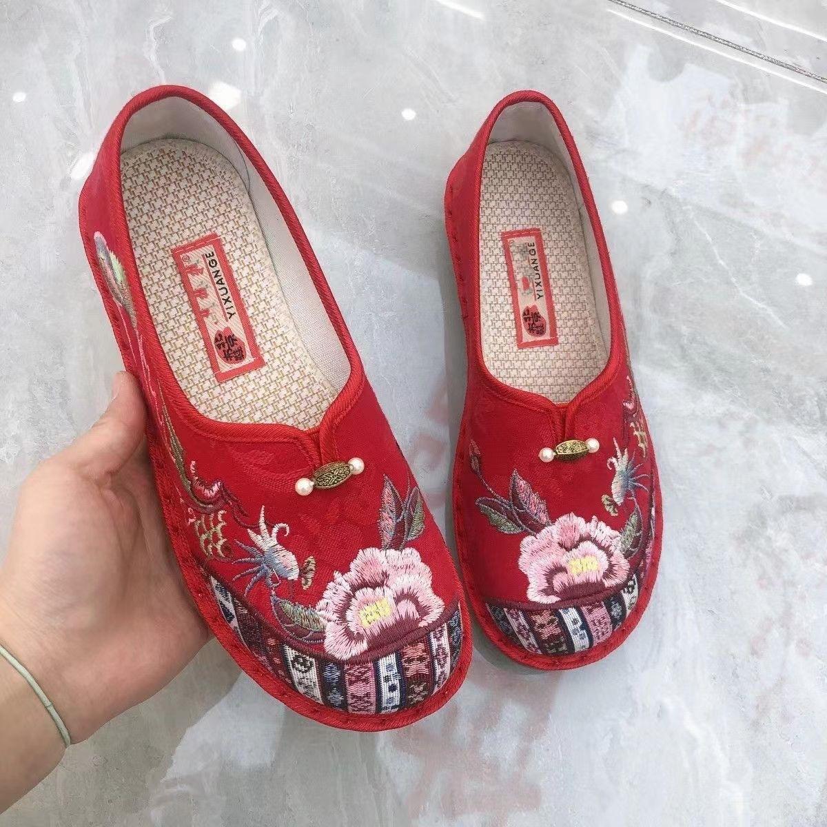 春季新款单鞋绣花鞋中国风老北京布鞋轻便妈妈鞋平底一脚蹬女鞋子