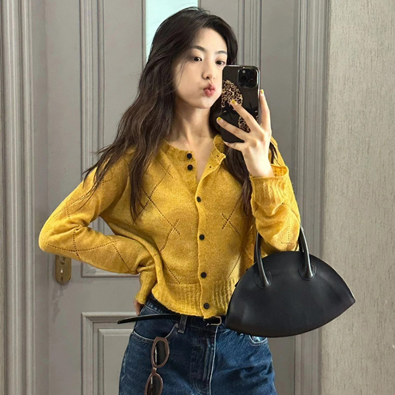 巨好看黄色针织开衫女早秋冬穿搭老钱风宽松短款毛衣外套镂空上衣