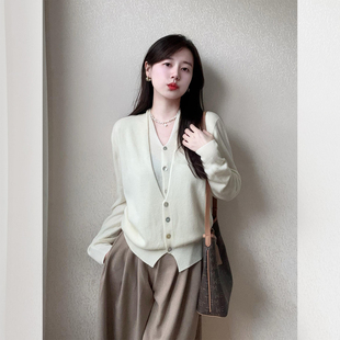 小香风白色假两件v领针织开衫女秋冬季法式气质宽松毛衣外套上衣