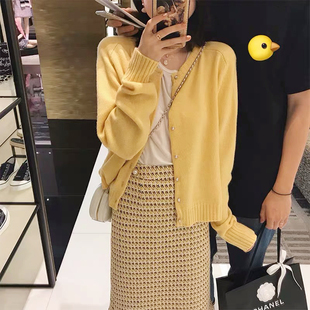 日系复古针织开衫女秋季新款淡黄色温柔短款毛衣外套甜美气质上衣