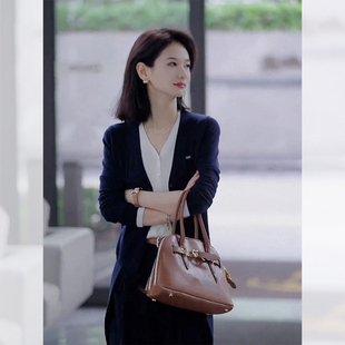 藏蓝色v领假两件针织开衫女秋冬轻熟老钱风修身毛衣外套短款上衣