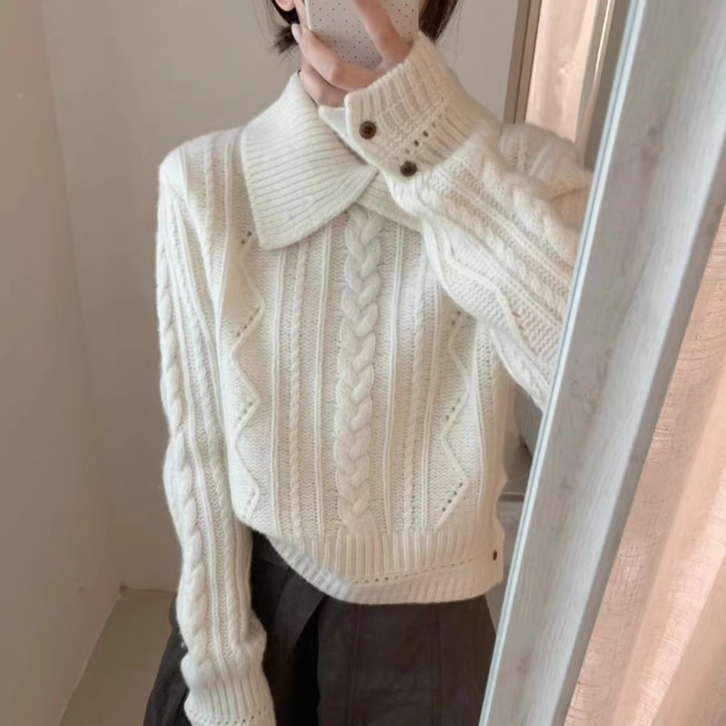 法式复古白色翻领麻花毛衣女秋冬设计感宽松内搭可外穿针织衫上衣