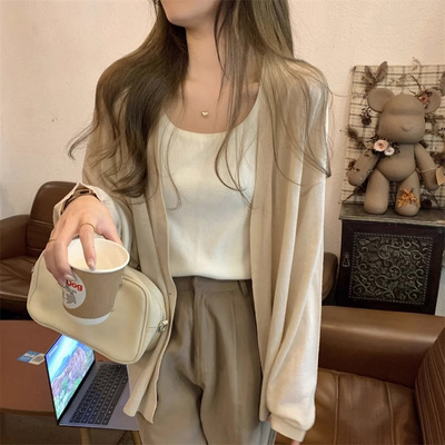 追媚针织开衫V领设计感