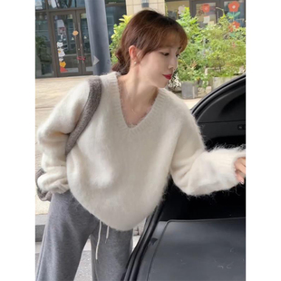 韩系慵懒白色v领马海毛毛衣女秋冬奶呼呼宽松软糯套头针织衫上衣