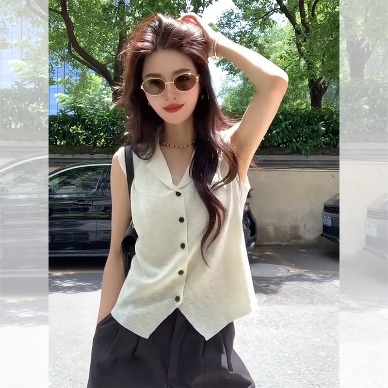 白色翻领冰丝针织背心马甲女夏外穿老钱风修身短款无袖开衫上衣薄