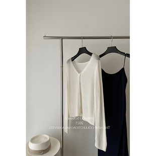 夏季白色v领冰丝长袖针织开衫薄款外搭防晒空调罩衫别致外套上衣