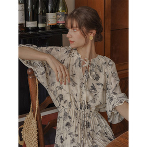 法式复古印花系带长裙七分灯笼袖小众气质宽松收腰显瘦连衣裙女春