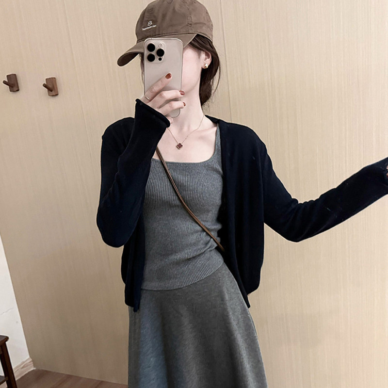 高级感黑色薄款针织开衫女早春chic穿搭吊带外搭防晒罩衫外套上衣