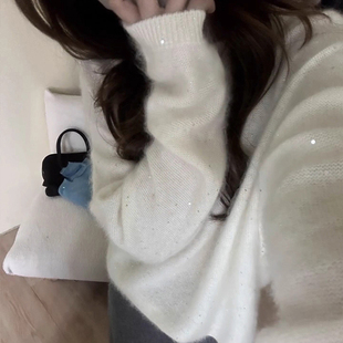 韩系超好看白色亮片圆领毛衣女秋冬慵懒高级感宽松软糯针织衫上衣