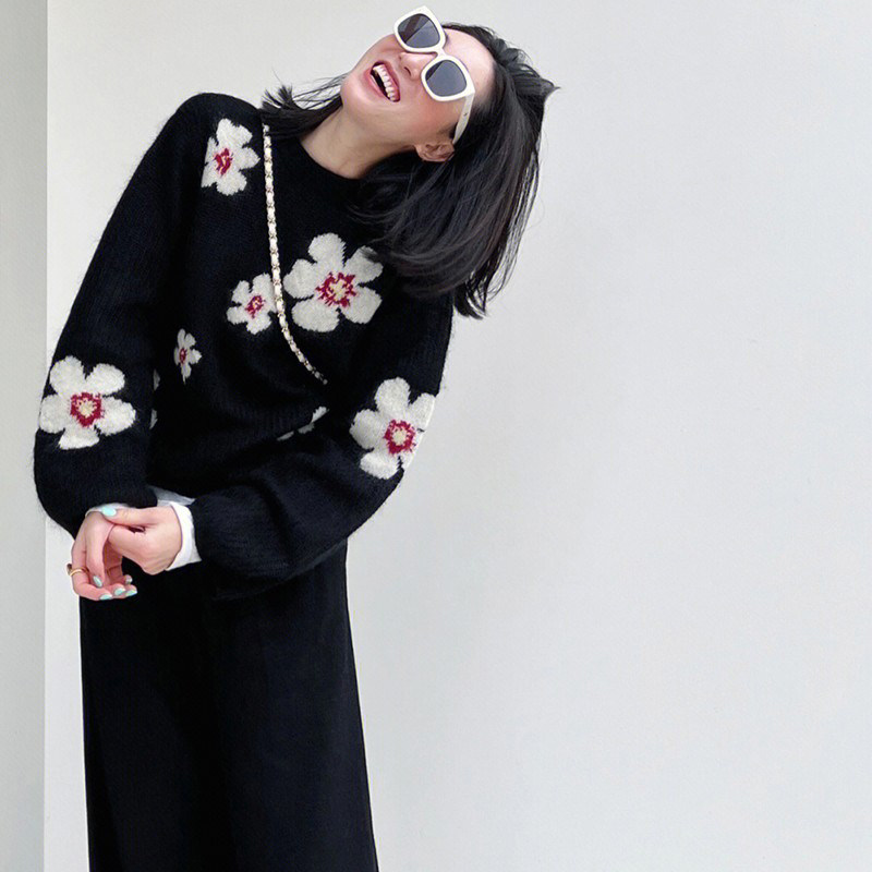 日系小众设计感黑色花朵毛衣女秋冬甜美温柔风减龄百搭针织衫上衣