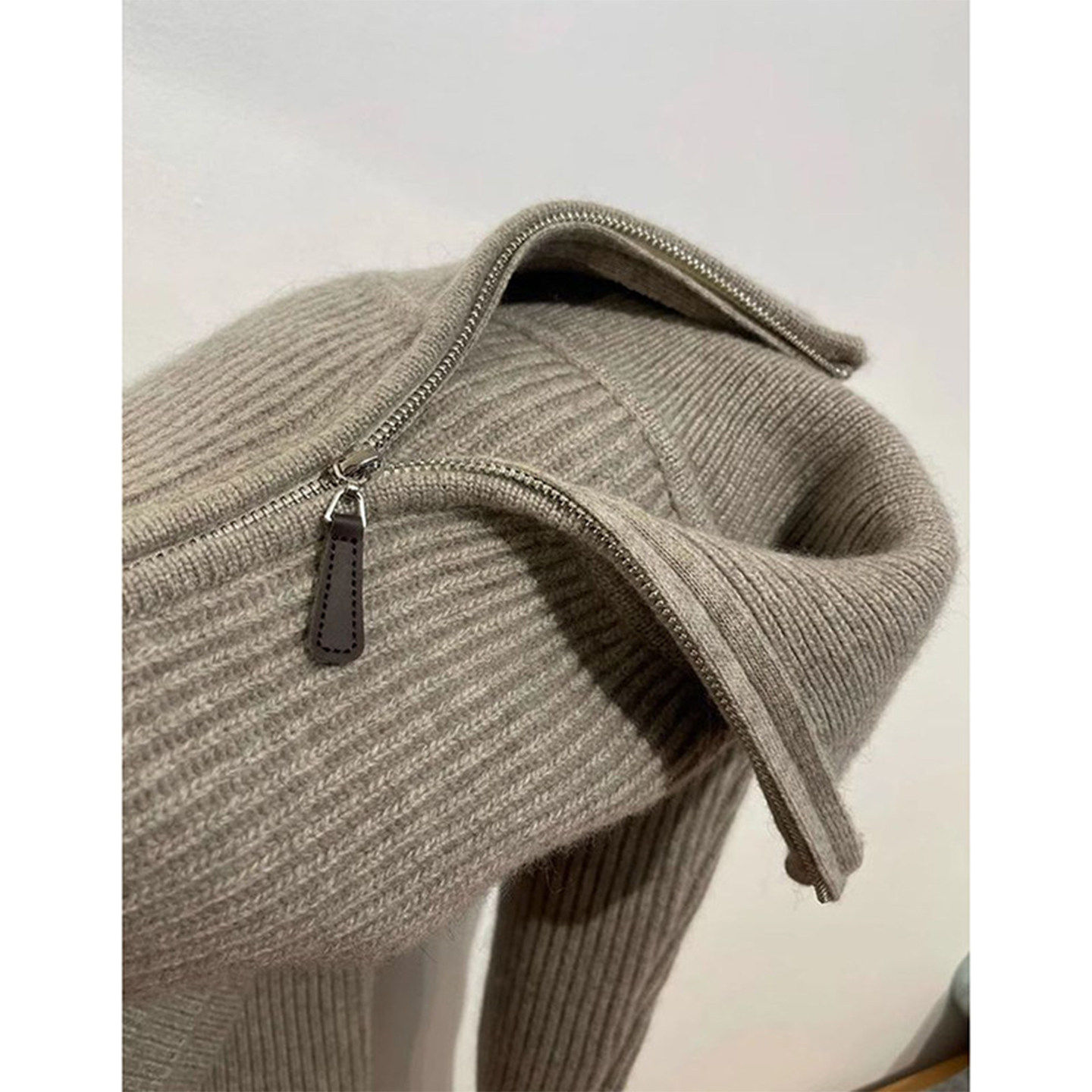 欧货灰色拉链高领毛衣外套女秋冬高级感宽松翻领针织开衫加厚上衣