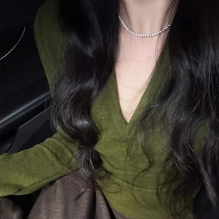 韩系牛油果绿v领针织衫女秋冬绝美巨好看修身内搭打底衫毛衣上衣
