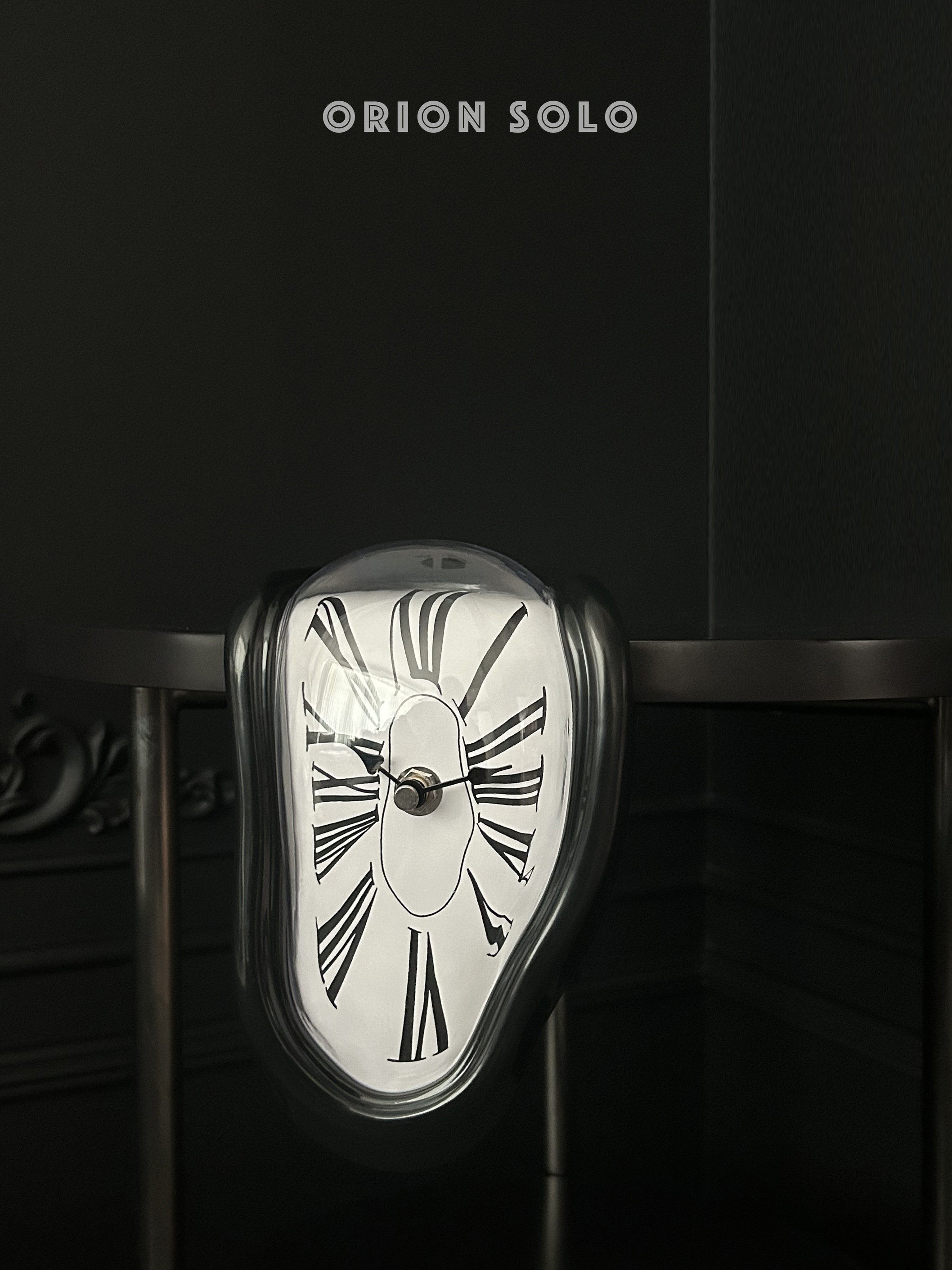 Orion Solo Original/Quiet Dalies Clock Twisted Art Irregular M