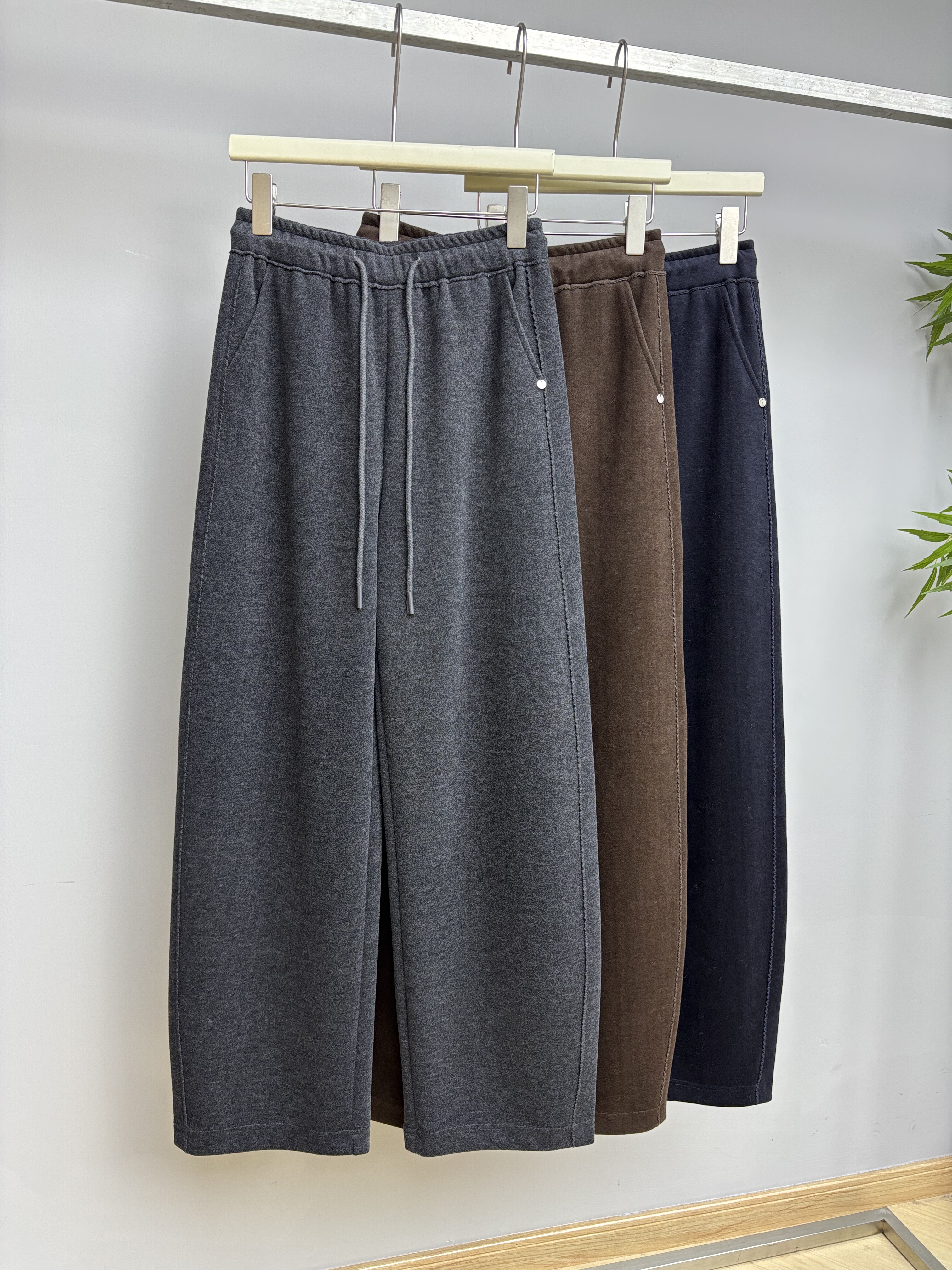 名品港2025秋季新款时尚抽绳松紧腰欧货绵羊毛卫裤厚实休闲裤女