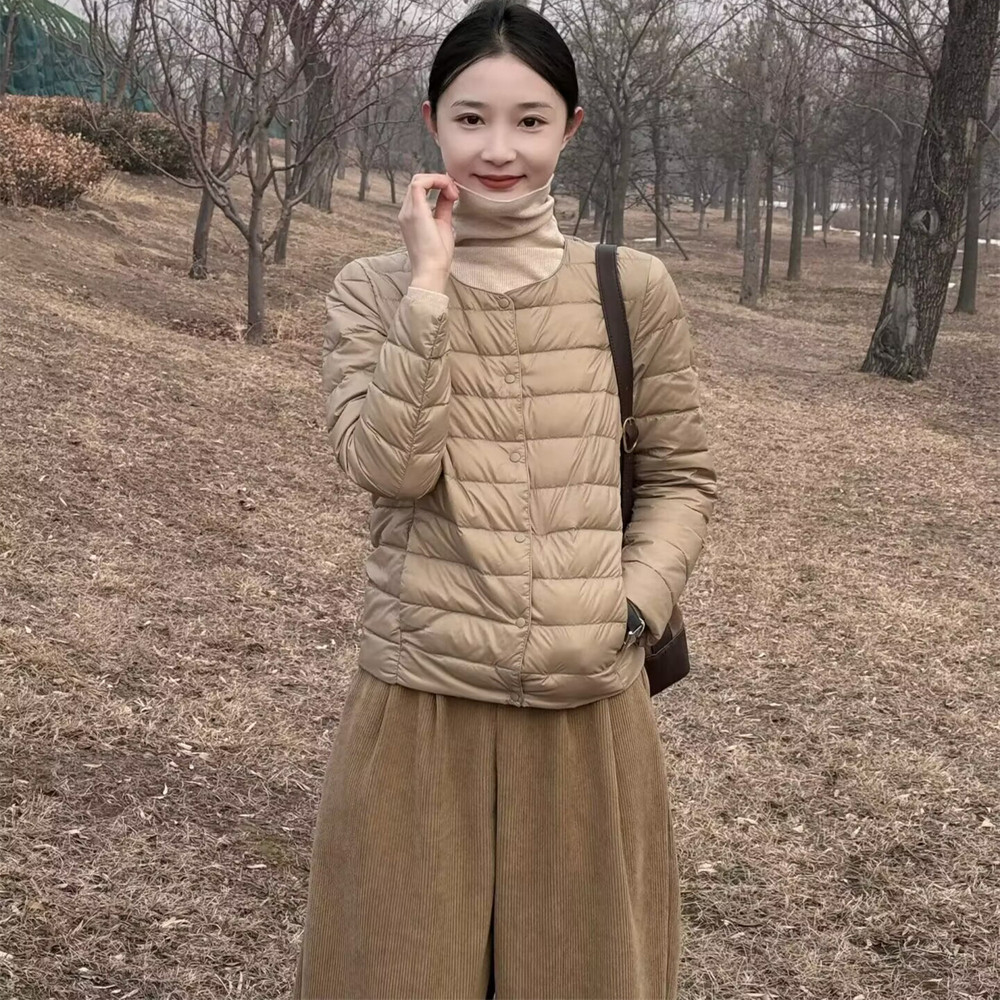 秋冬轻薄羽绒服女白鸭绒短款圆领图片