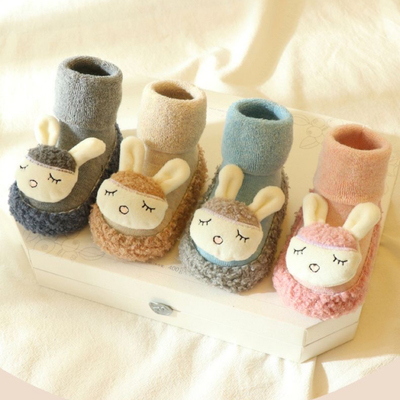 婴儿鞋袜软底秋冬加厚新生儿中筒袜宝宝地板袜防滑隔凉防掉学步袜