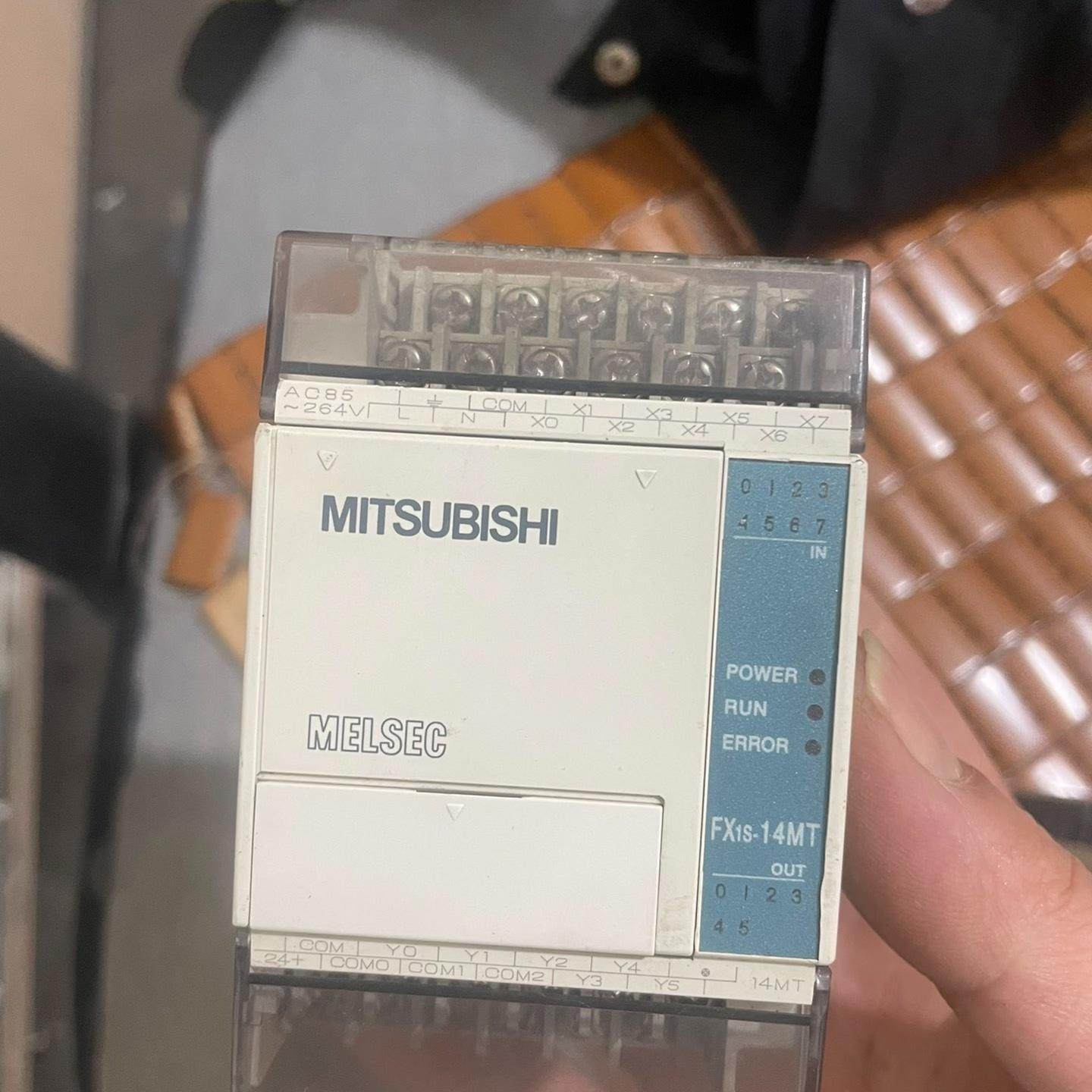 PLC FX1S-14MT-001 成色如图