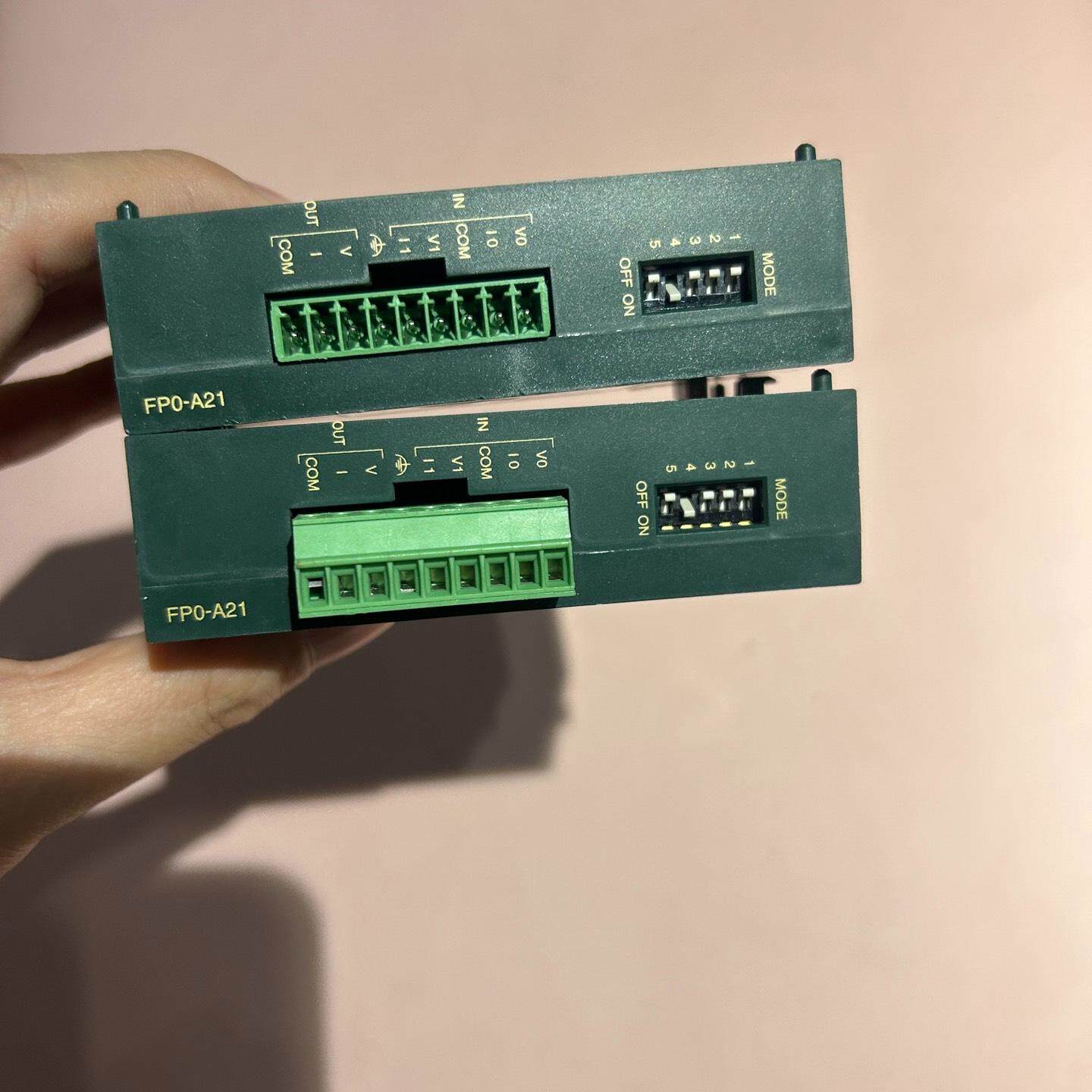 AFP0480模拟量模块 型号：FP0-A21 拆机