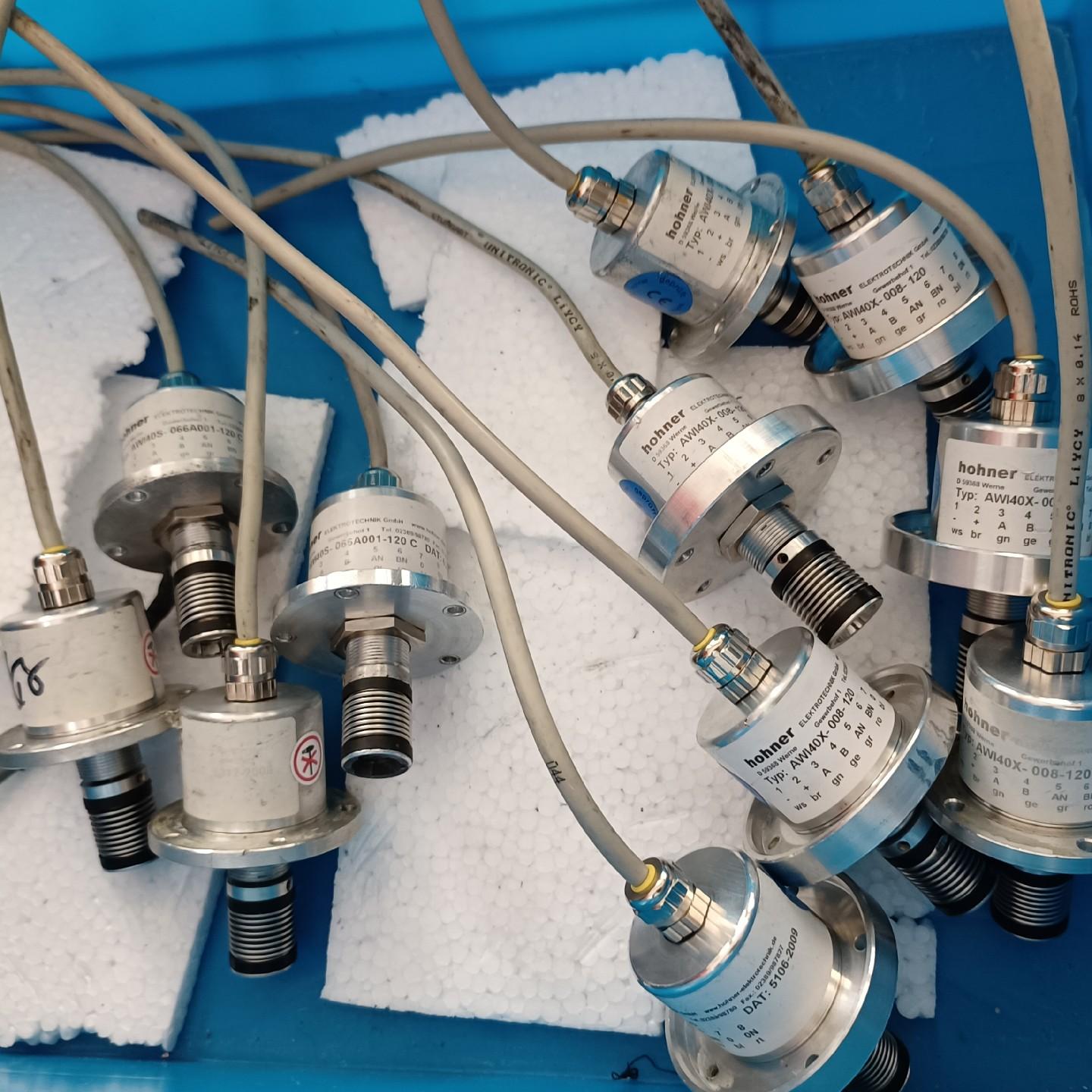 拆机HOHNER编码器 AWI40X-008-120有7只。