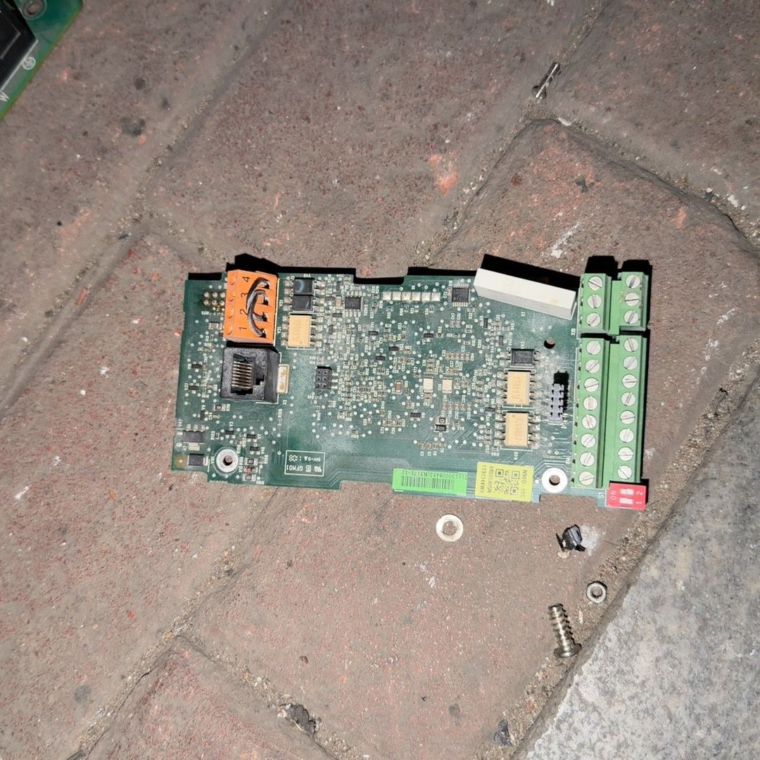 变频器ACS355-03E-04A1-4拆机cpu主板